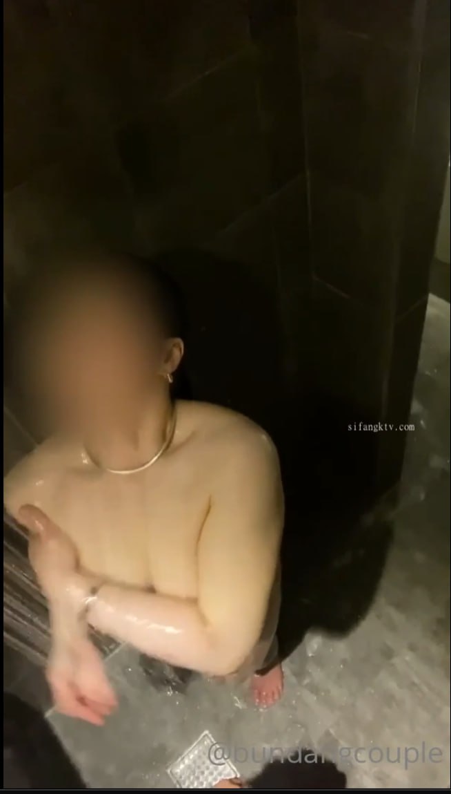 北欧美女朋友们，交替无套插入3P！ 2本立！公开